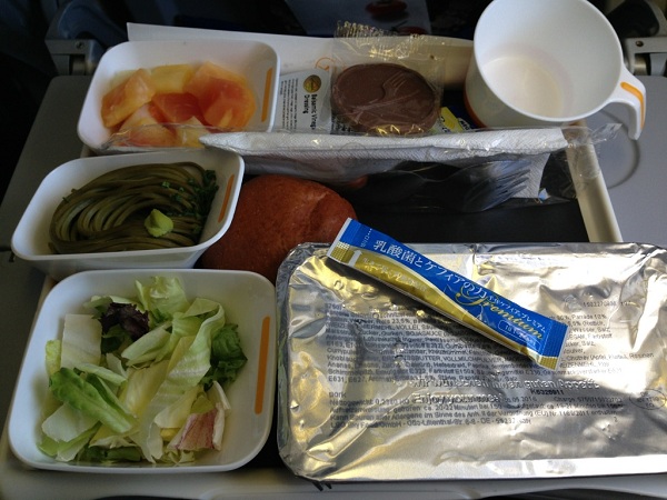 Lufthansa・ルフトハンザの機内食と「乳酸菌とケフィアの力 千年ケフィアプレミアム」