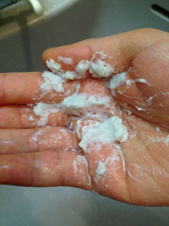 ENHANCIAL（エンハンシャル）洗顔粉に水を混ぜたところ